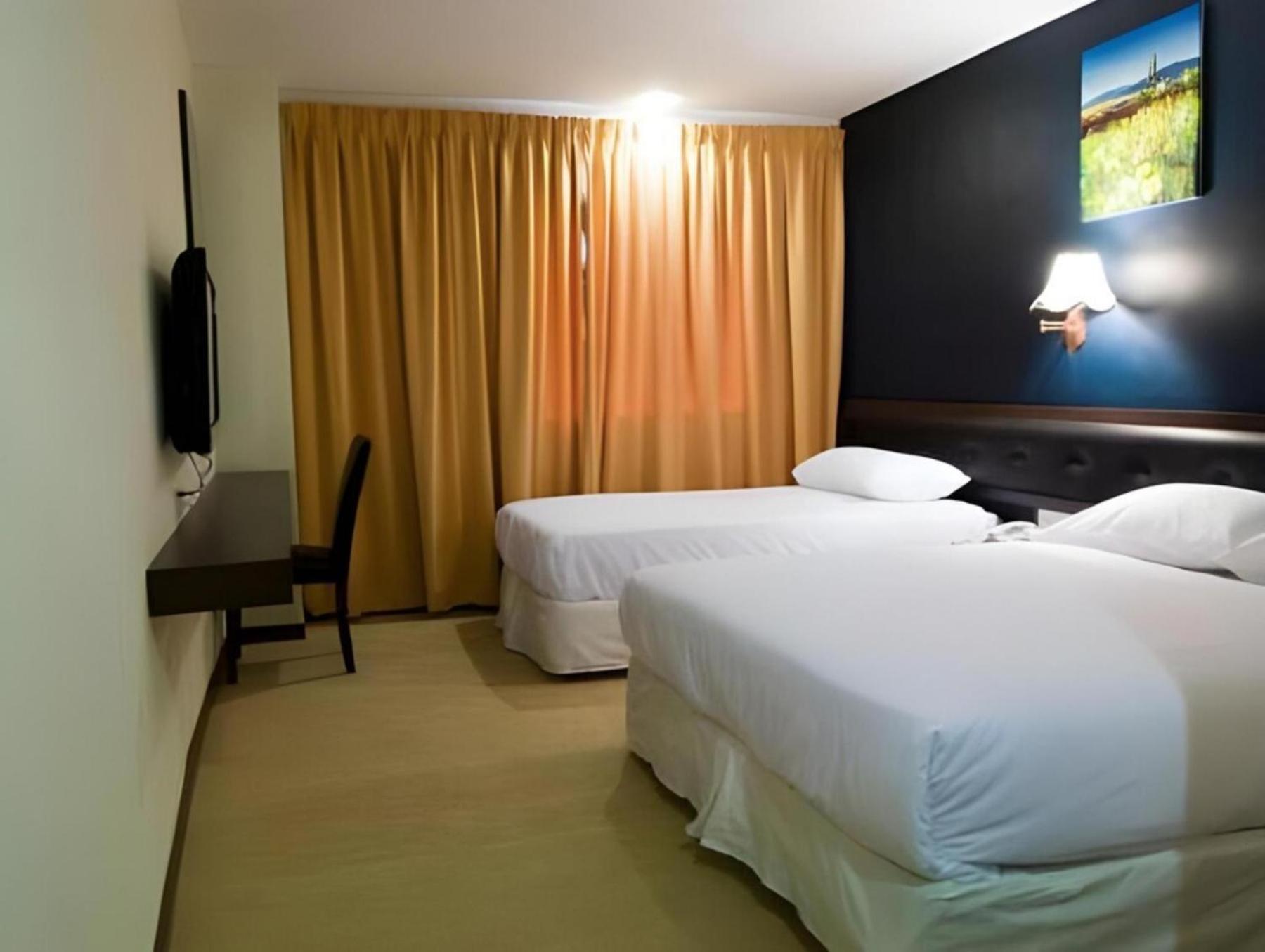 Syaz Meridien Hotel Malacca Exterior foto